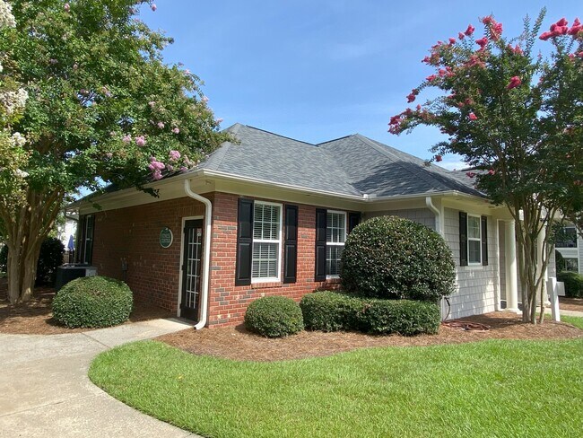 Building Photo - 411 Gallery Dr