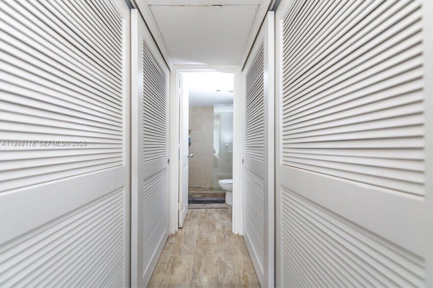 Building Photo - 1500 Bay Dr