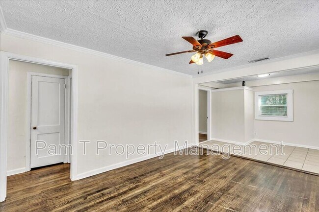 Building Photo - 2310 Lorraine Dr