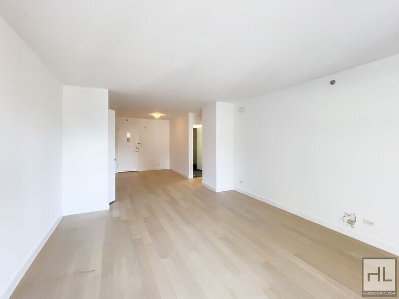 Building Photo - East 39th Street