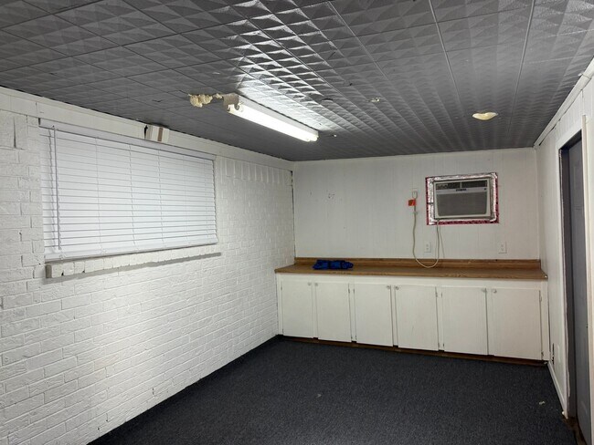 Building Photo - 12539 F Bar Dr