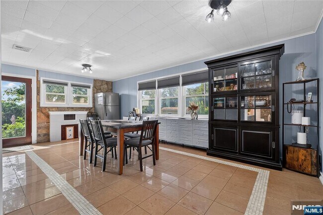 Building Photo - 8 Coyles Ct