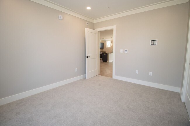 Building Photo - Sophisticated Downtown Living with Histori...