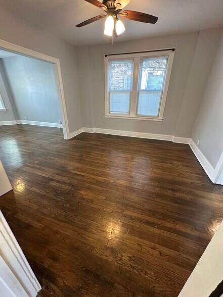 Primary Photo - 3733 W Addison St