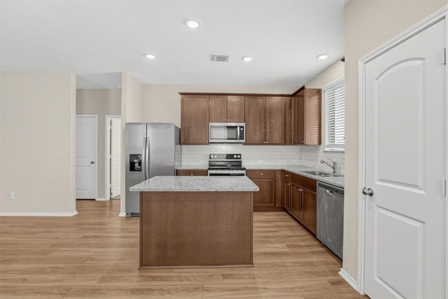 Building Photo - 400 Bedford Falls Ln