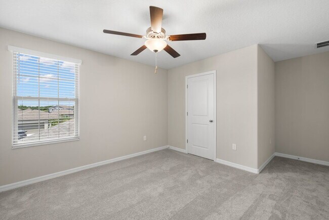 Building Photo - LIKE New Home For Rent in Belmont!