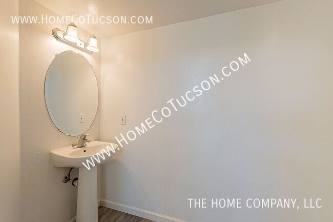 Building Photo - 6645 E Gehrig Ln