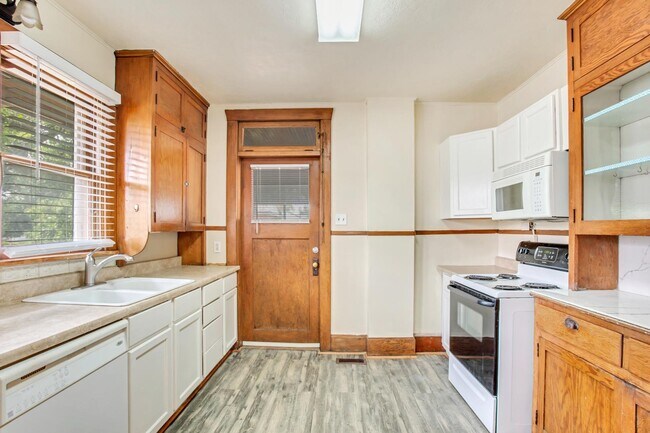 Building Photo - 172 S 600 W