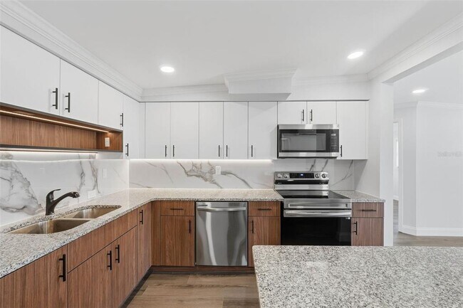 Building Photo - 4505 Cottonwood Dr