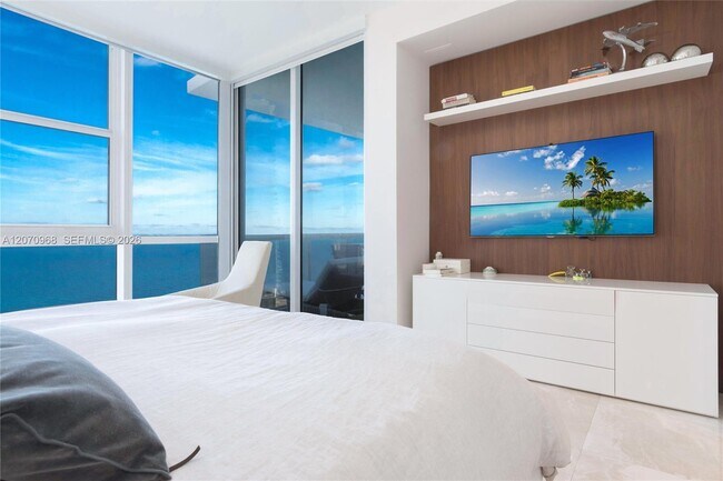 Building Photo - 18201 Collins Ave
