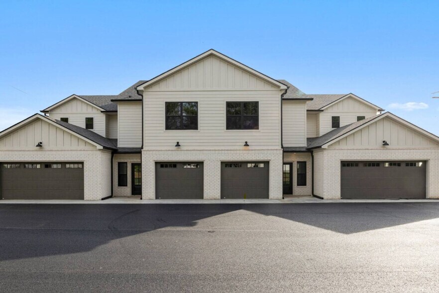 Building Photo - 512 Old Lovers Ln