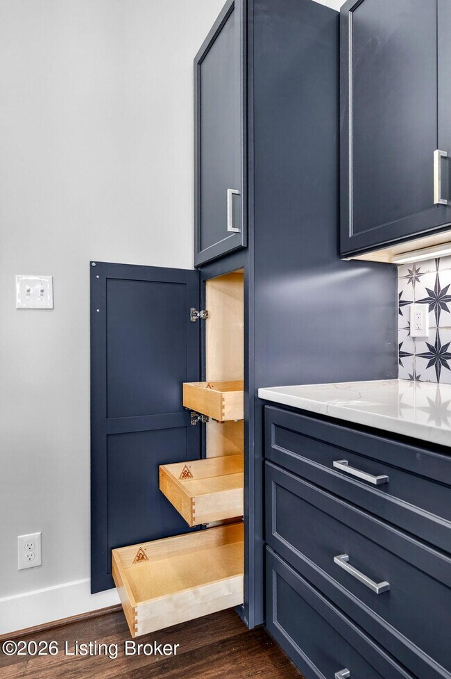 Building Photo - 914 Ash St