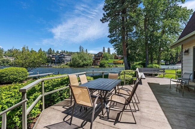 Building Photo - 2 Bedroom Condo with Boat Slip in Bigfork