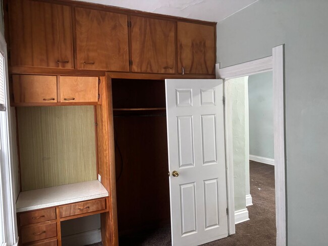 Building Photo - 1 Bedroom House with Loft