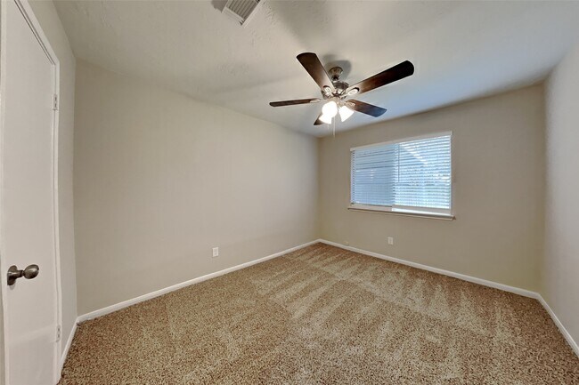 Building Photo - 18131 Gravenhurst Ln