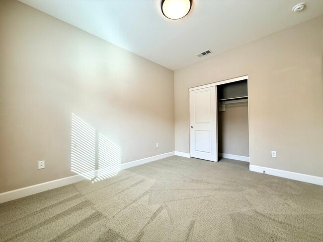 Building Photo - 7107 Oswego Ct