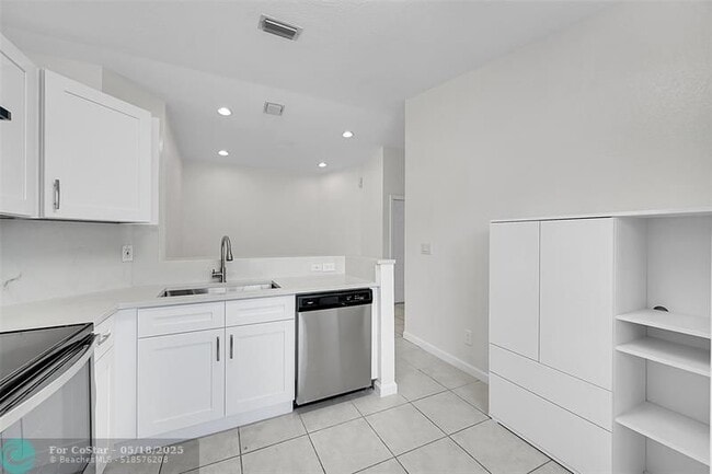 Building Photo - 5642 NW 118th Dr
