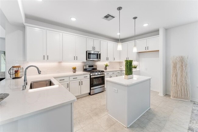 Building Photo - 550 Long Beach Bay Dr