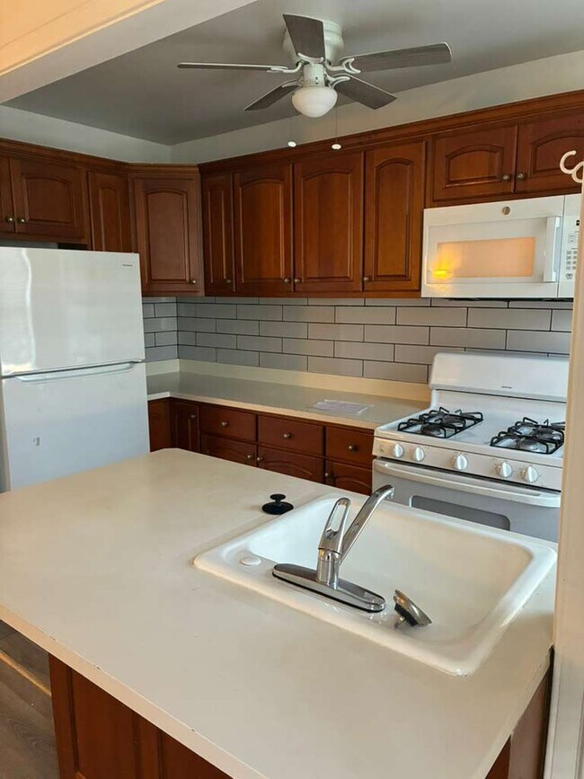 Building Photo - 4136