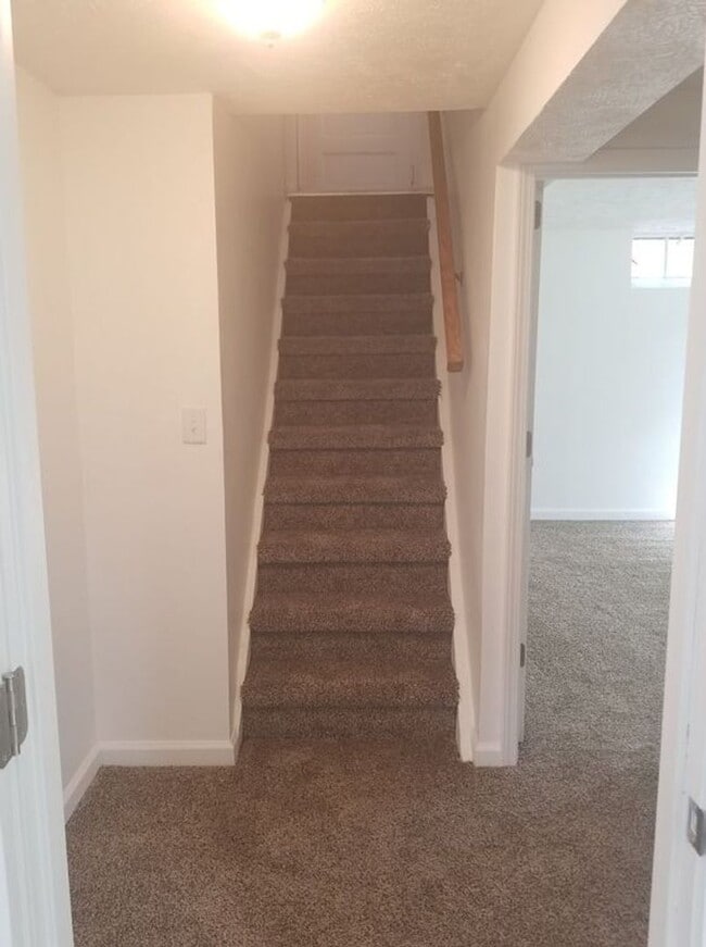 Building Photo - Spacious 4 Bedroom 1.5 Bath House!!