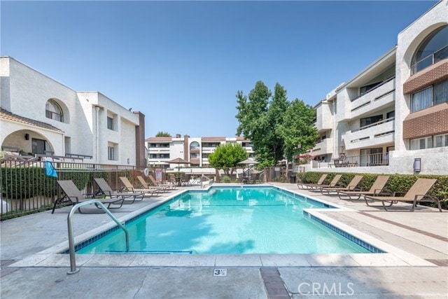 Building Photo - 21620 Burbank Blvd