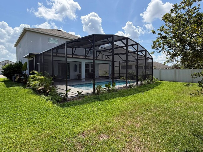 Building Photo - 1659 Chatsworth Cir