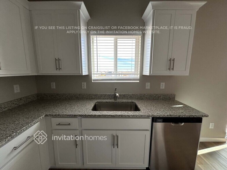 Building Photo - 970 Cascade Falls St