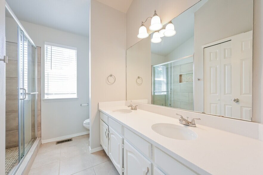 Building Photo - 5800 S Rock Creek Dr