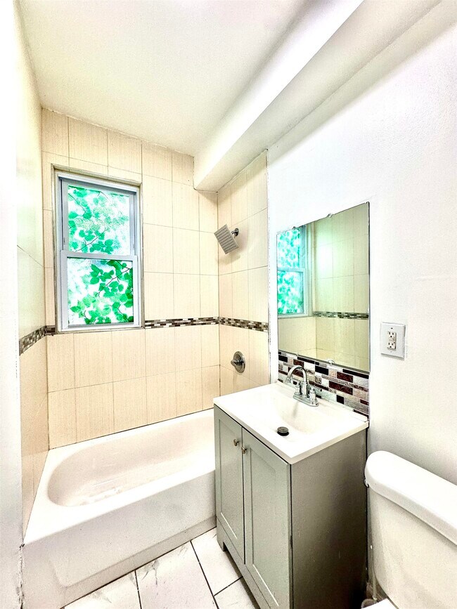 Building Photo - 245 Duncan Ave