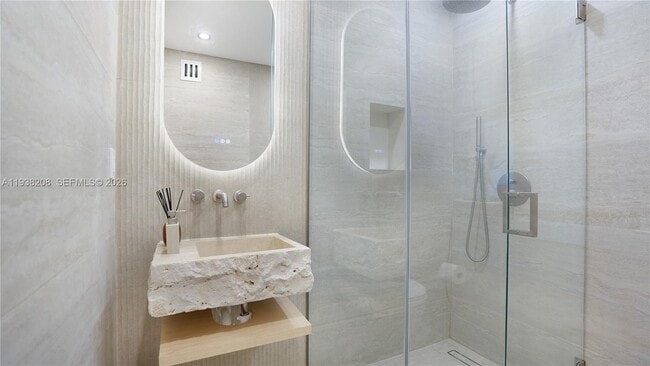 Building Photo - 1201 NE 85th St