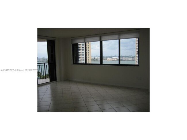 Building Photo - 540 Brickell Key Dr