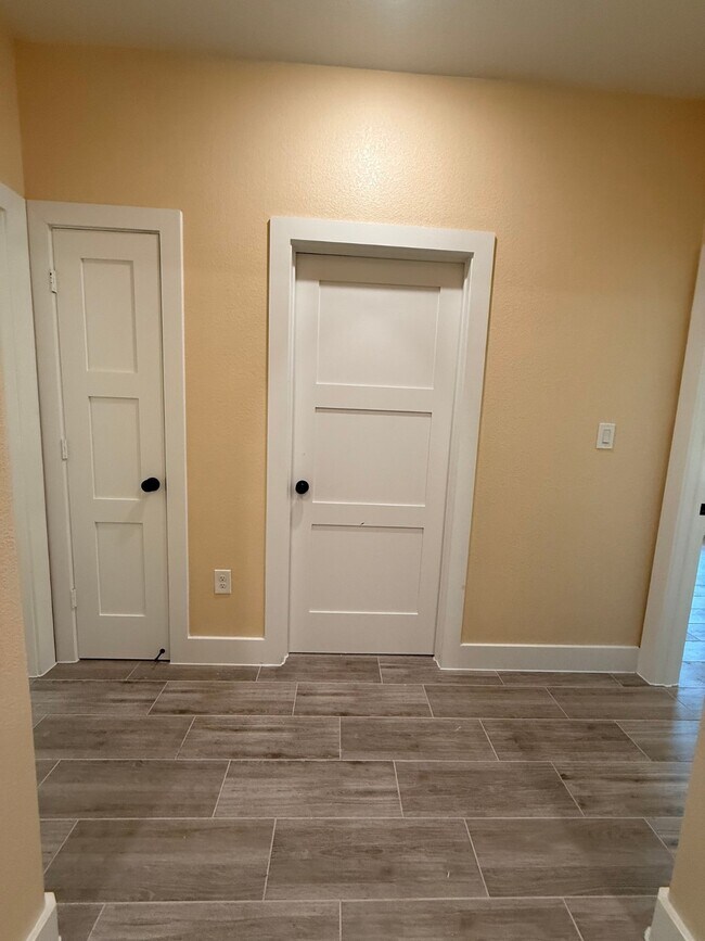 Building Photo - 14844 Coaltown Rd