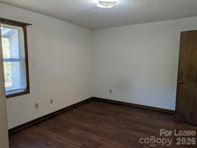 Building Photo - 119 Birdie Ct