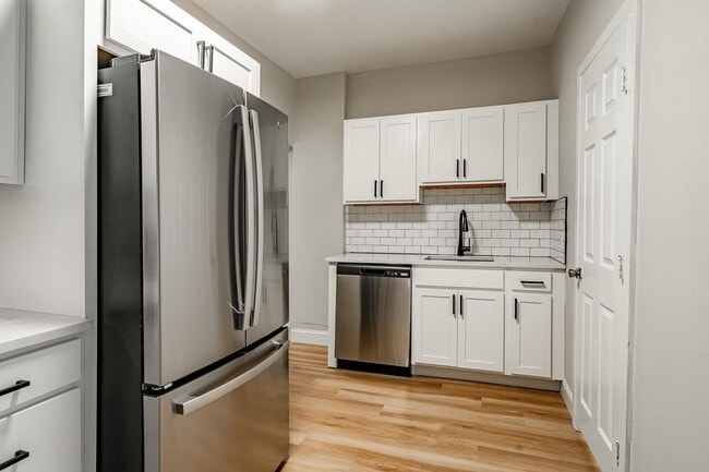 Building Photo - Recently Renovated 2 Bedroom Rental in the...