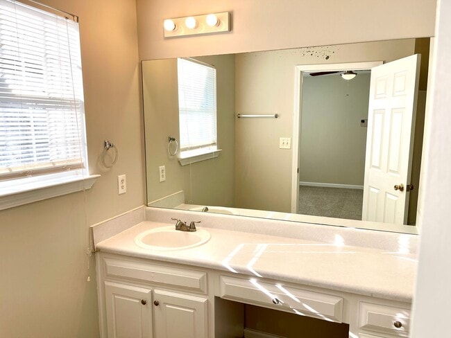 Building Photo - 6688 Sunset Hills Blvd