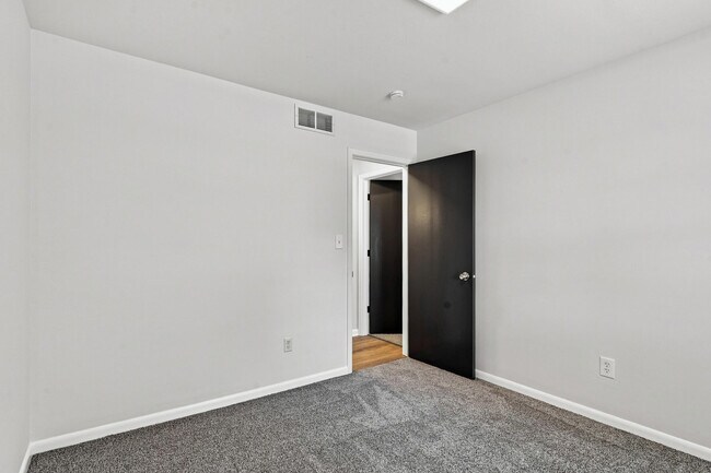 Building Photo - 4209 Defoe Dr