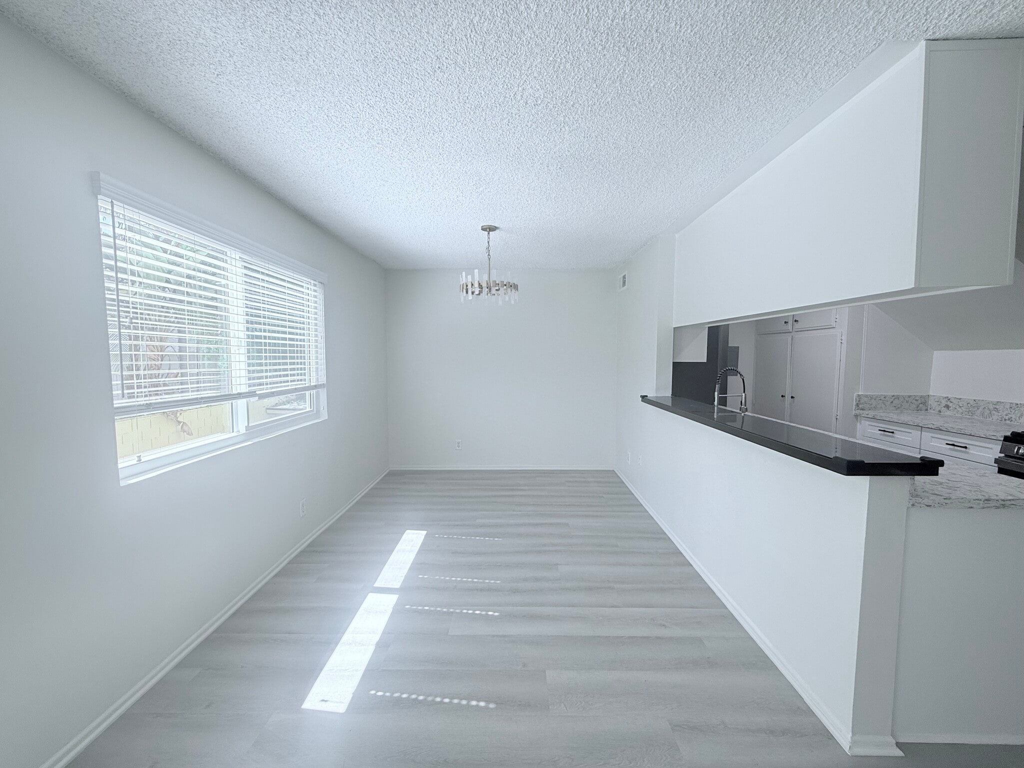 Building Photo - 10634 Holman Ave