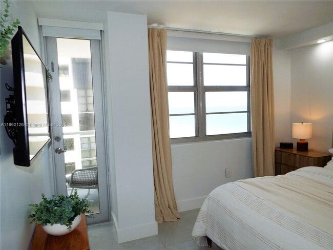 Building Photo - 5701 Collins Ave