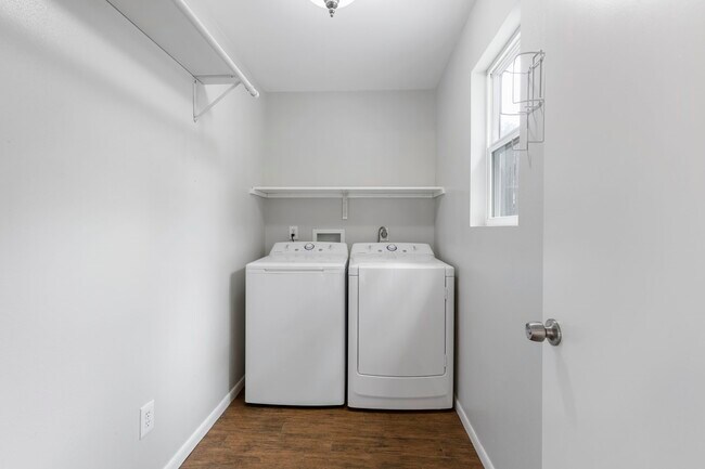 Building Photo - 4010 Briar St