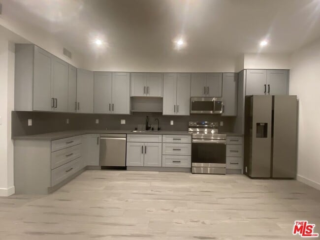 Building Photo - 10453 Etiwanda Ave