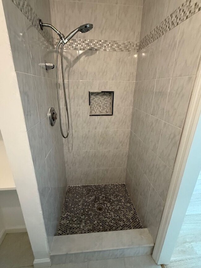 Building Photo - Upgraded - Woodlake Villa 49