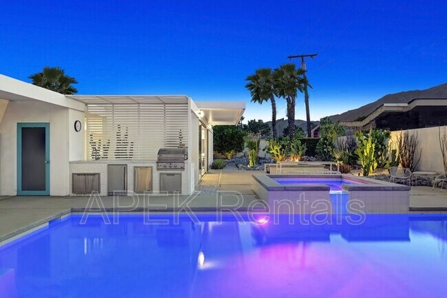 Building Photo - 3133 N Sunnyview Dr