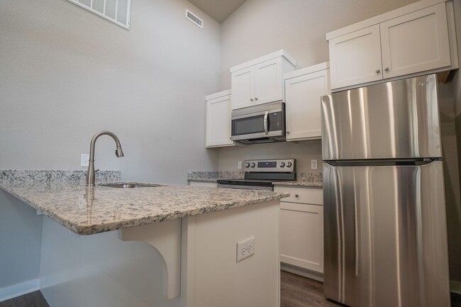 Building Photo - Bed 2 Bath Home!!