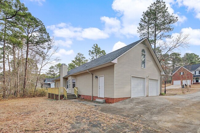 Building Photo - Carolina Lakes!