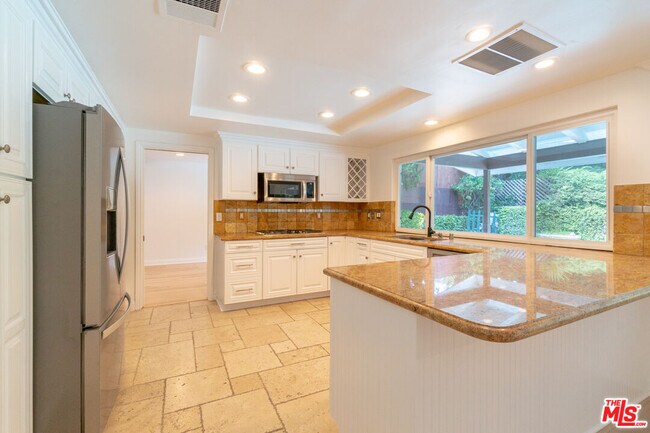 Building Photo - 4220 Towhee Dr