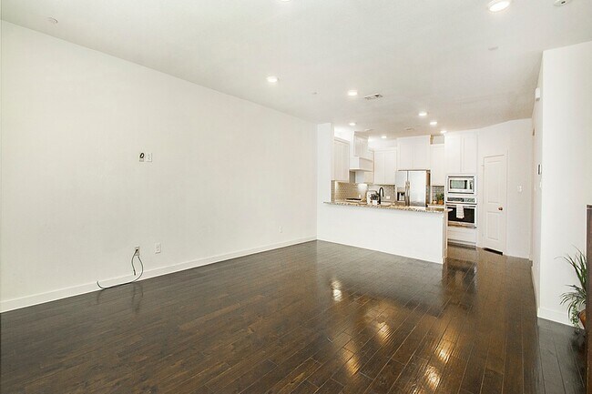 Building Photo - 432 Texas Dr