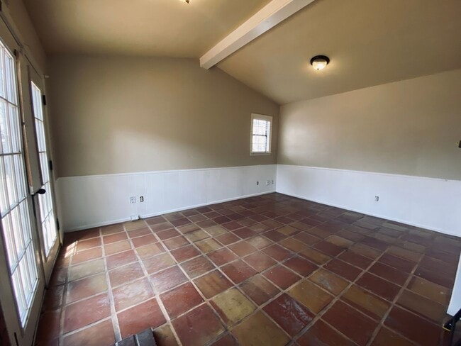 Building Photo - 3 Bedroom Home in Great Location