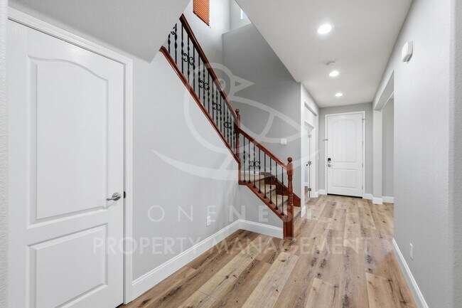 Building Photo - 2127 Ranch View Dr