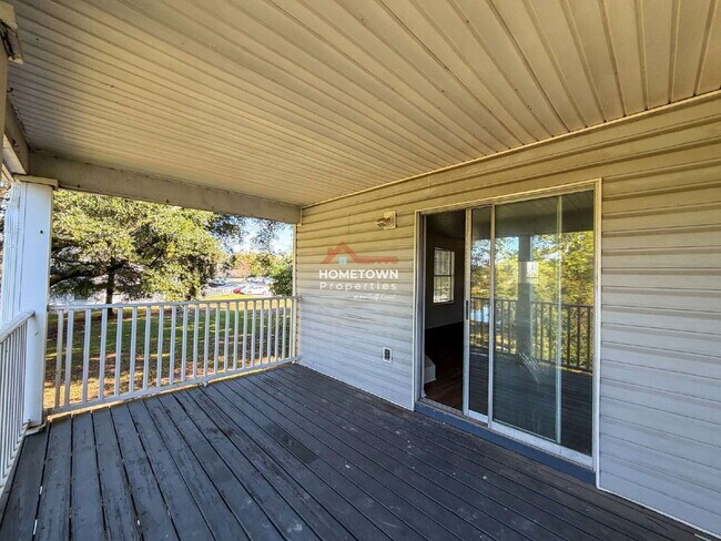 Building Photo - 1500 E Johnson Ave