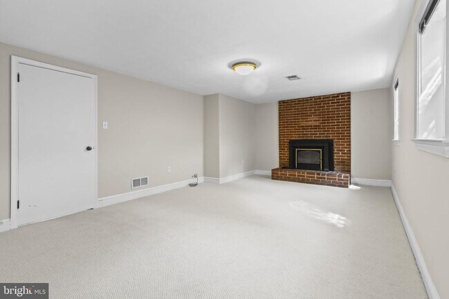 Building Photo - 3548 N Valley St
